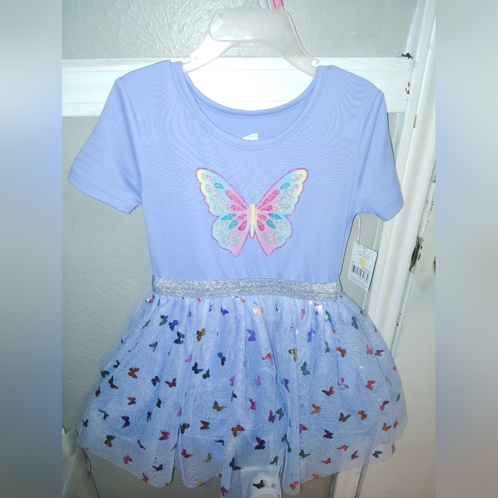 Lil girls outfits size 5/6  7 of them